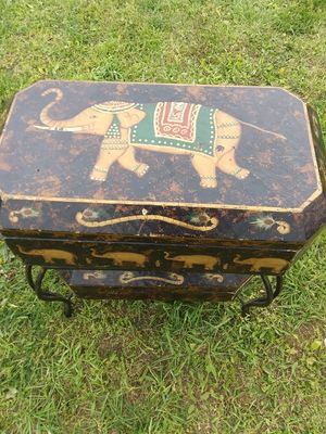 Photo Vintage wooden painted Indian chests