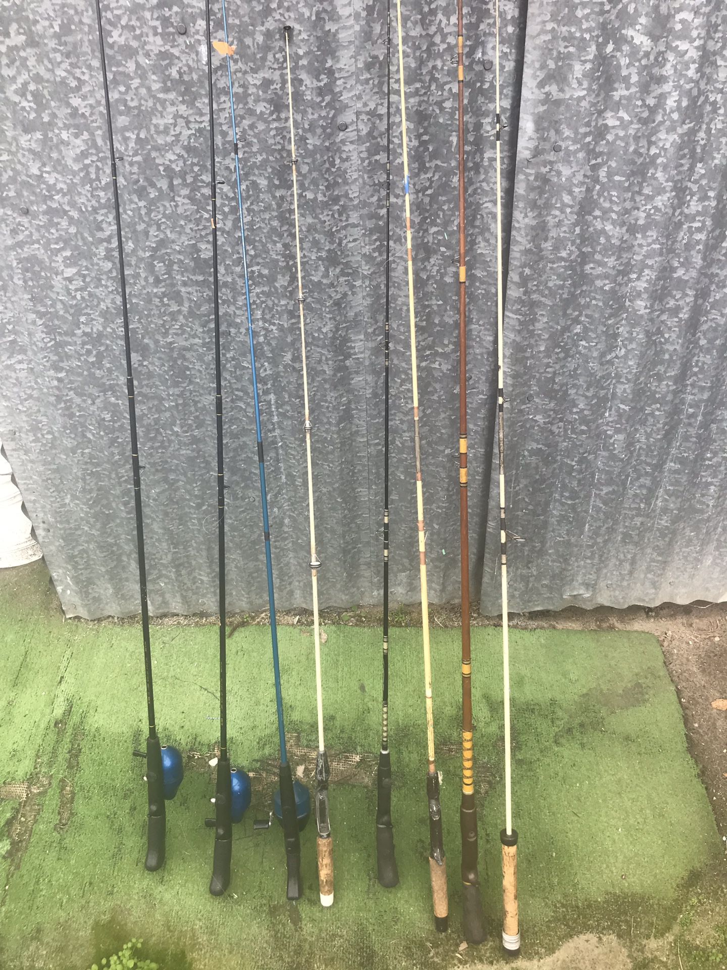 8 fishing rods . $25 take them all