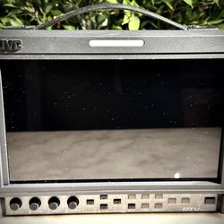 JVC DT-V9L1DU 9” Professional Multi Format Field/Studio HD Monitor with Anton Bauer Battery Adapter