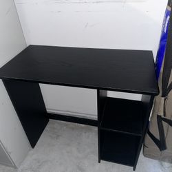 Black Desk