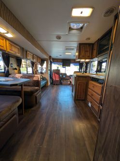 RV Motorhome Class A 32ft Low mileage, full interior renovated