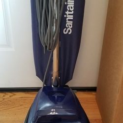 NEW cond COMMERCIAL  SANITARE HEAVY DUTY VACUUM. , WORKS EXCELLENT   , IN THE BOX 