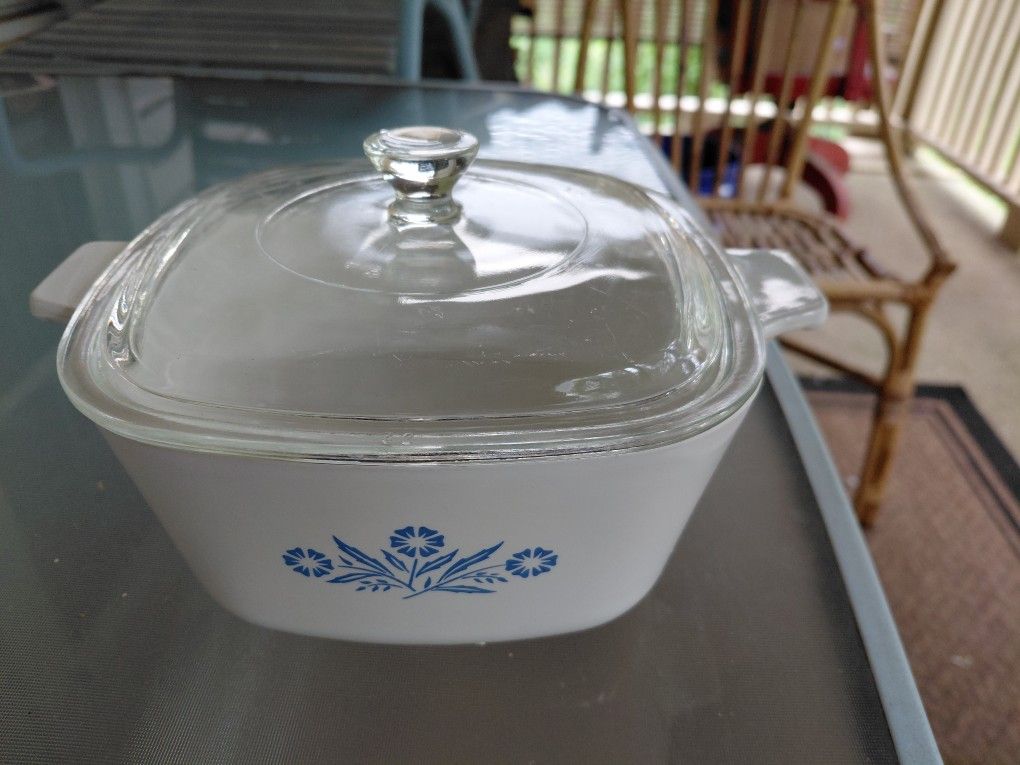 Corning Ware Cornflower Design 1-3/4 Qt with Lid