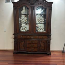 China Cabinet With Light Feature