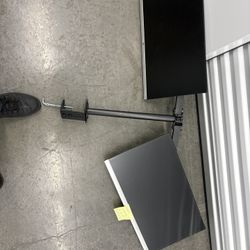 Dual 24 Inch Hp Monitors With Desk Bracket Mount. 
