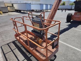 125' JLG ARTICULATING BOOM