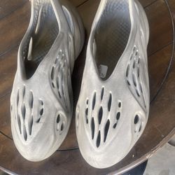 $150 adidas Mens Yeezy Foam Runner GX4472 Stone Sage - Size 14