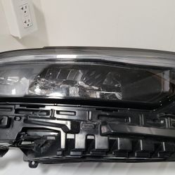 2023 Jeep Grand Cherokee Headlight RH