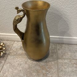 Opalhiuse Gold Carved Peacock Vase