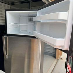 17.5 GE FRIDGE STAINLESS STEEL //PICK UP ONLY