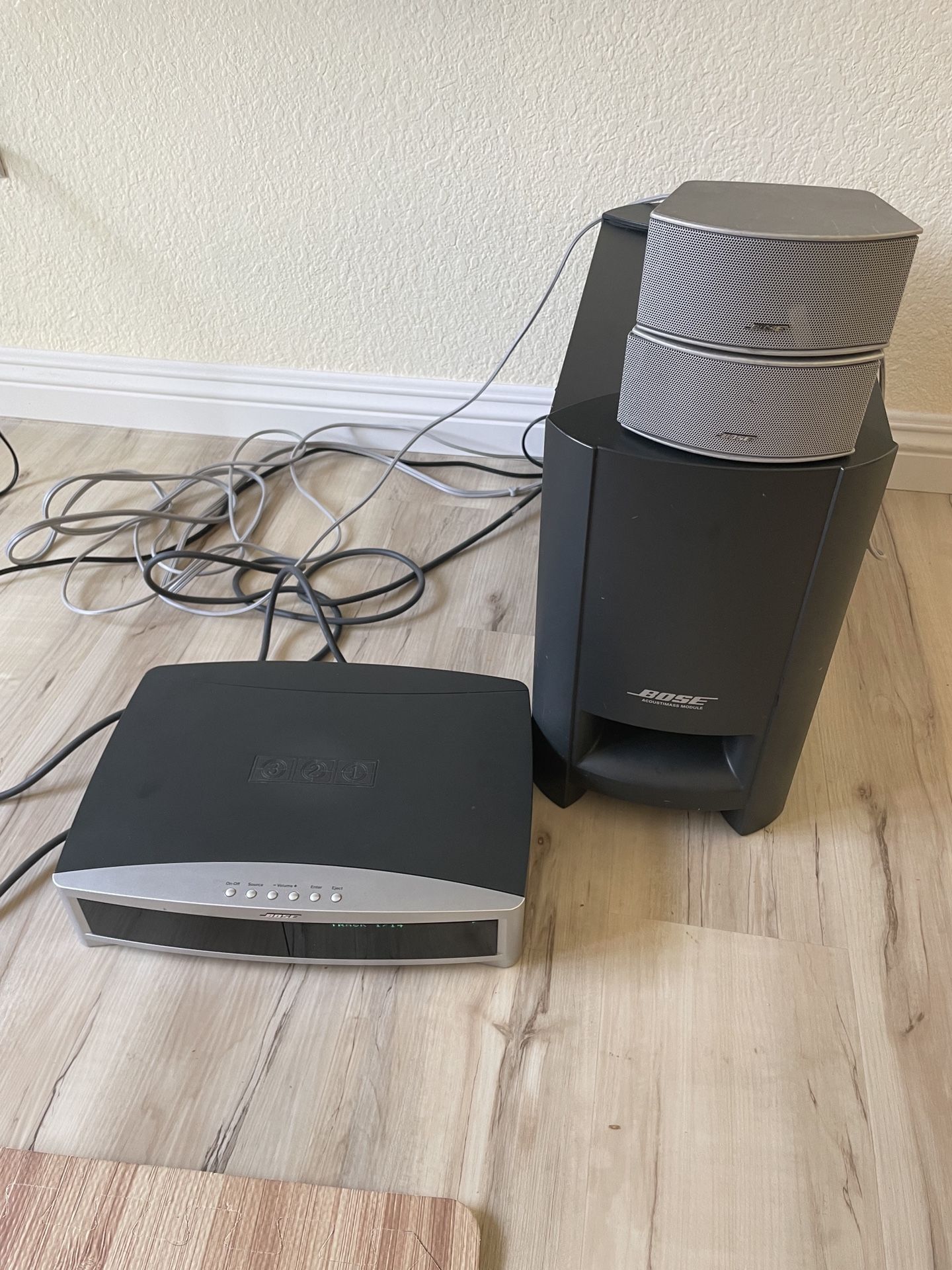 Home Theater Bose set Model 3-2-1