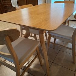 4 Chairs and Dining Table 