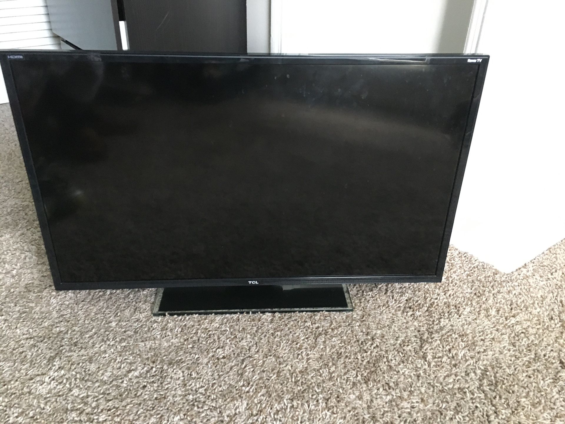 32” TCL ROKU TV w/ HDMI