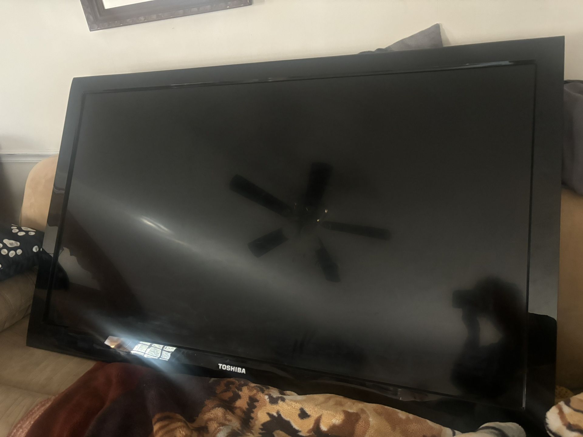 TOSHIBA 65 INCH TV
