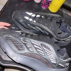 adidas Yeezy 700 size 11