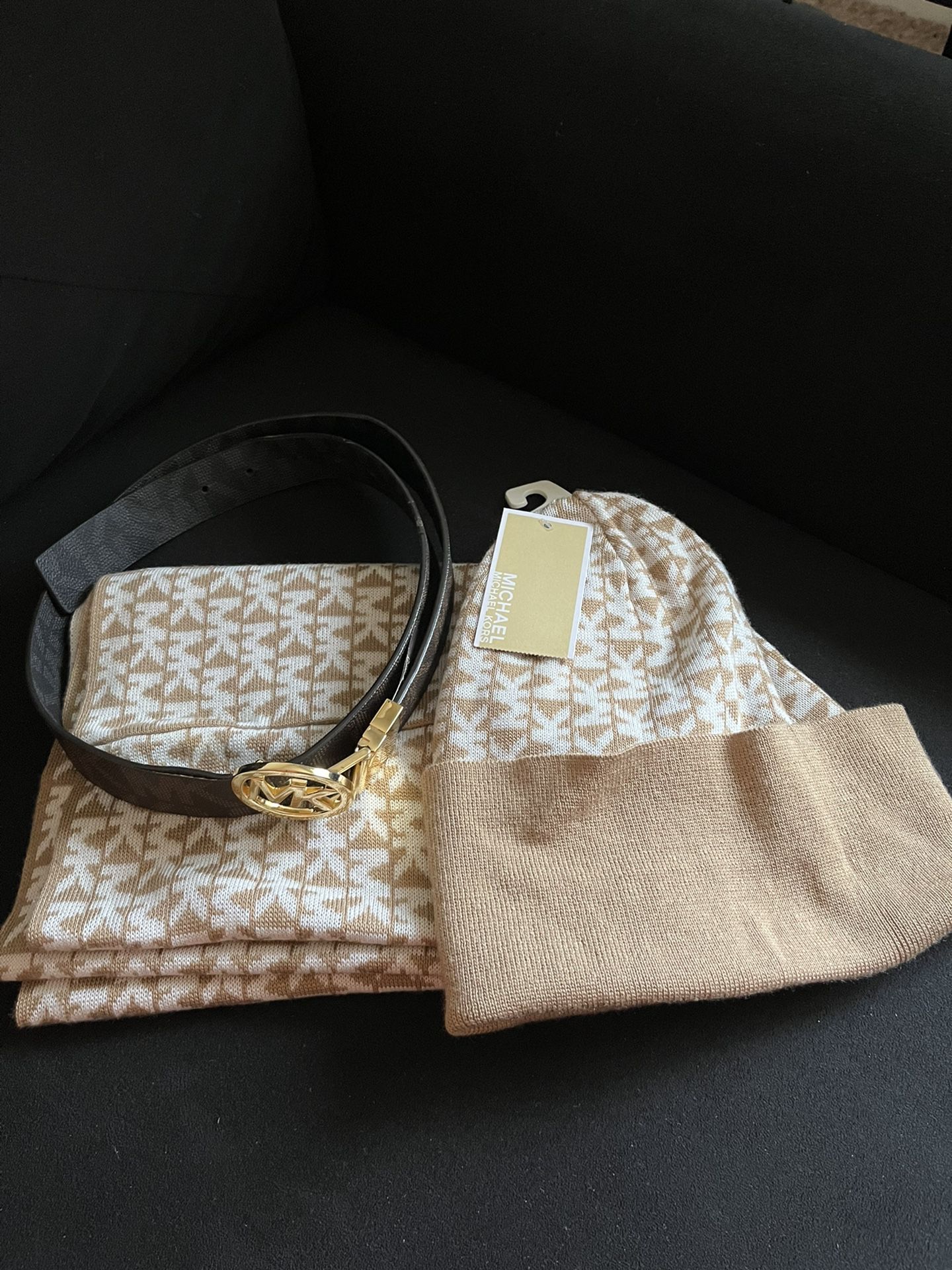 Michael Kors Hat, Scarf, & Belt for Sale in Kent, OH - OfferUp