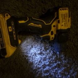 DeWalt 20v Atomic Compact Series 1/2 Drill W/ Battery 