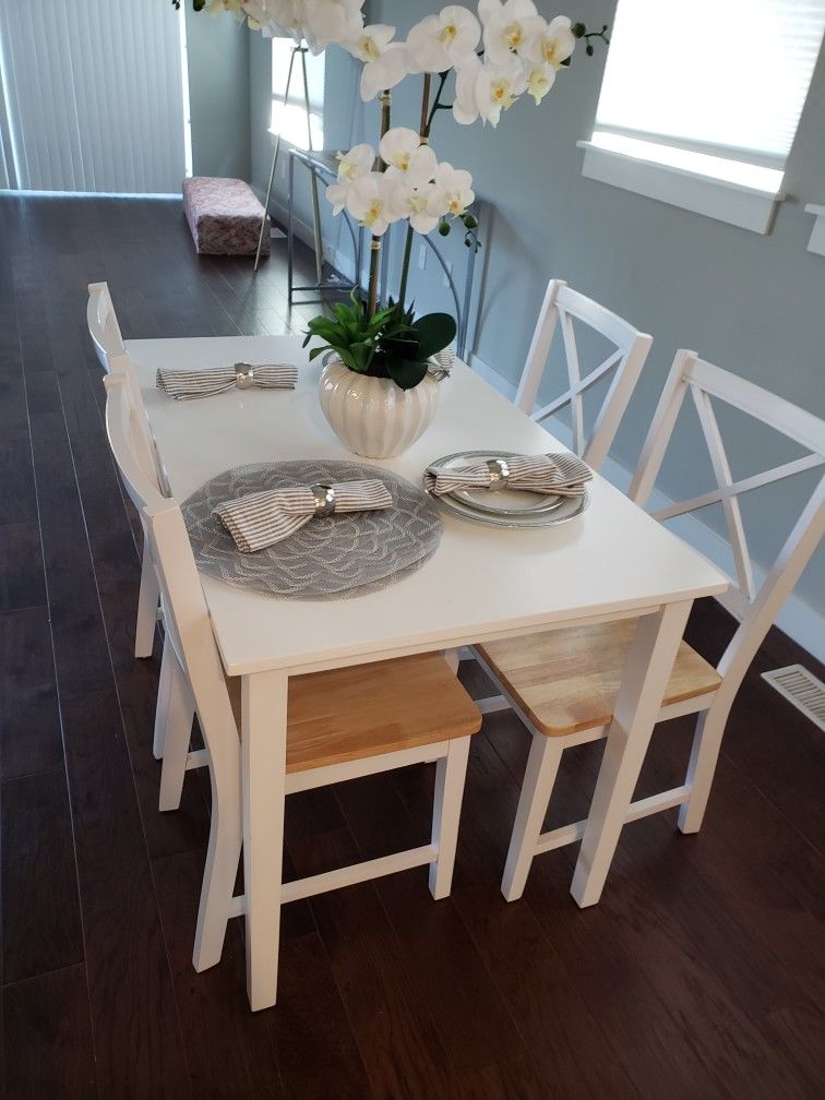 Dining Table & 4 Chairs