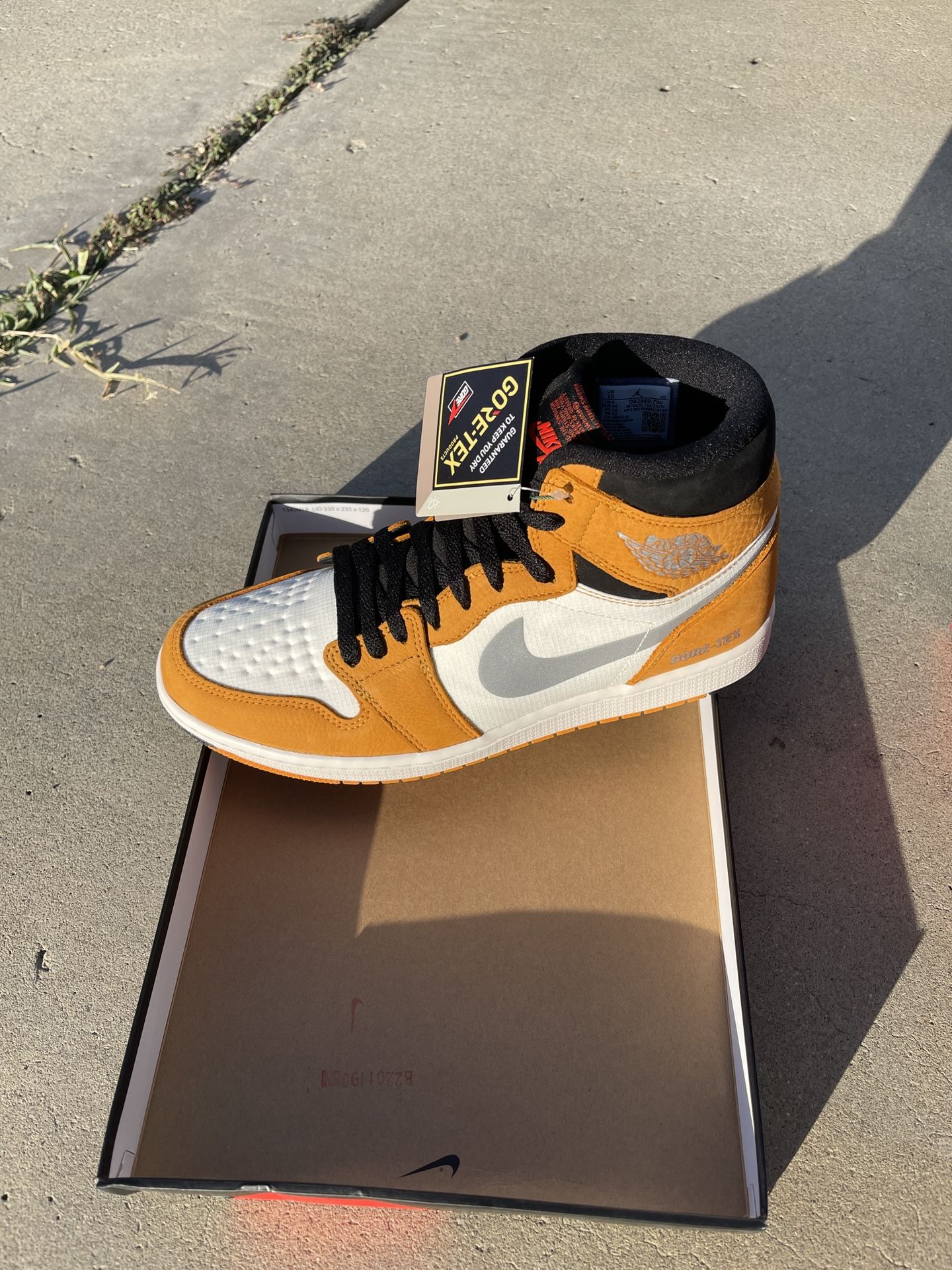 Air Jordan 1 Element Gore-Tex Light Curry Size 10 235$