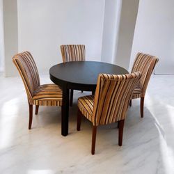 Dining Table- Expandible- 4 Chairs 