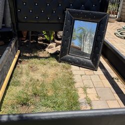Queen size blk bed  w/ mirror 