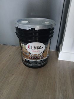 Paint Bucket , Clothes Line & Woodclothes Pins