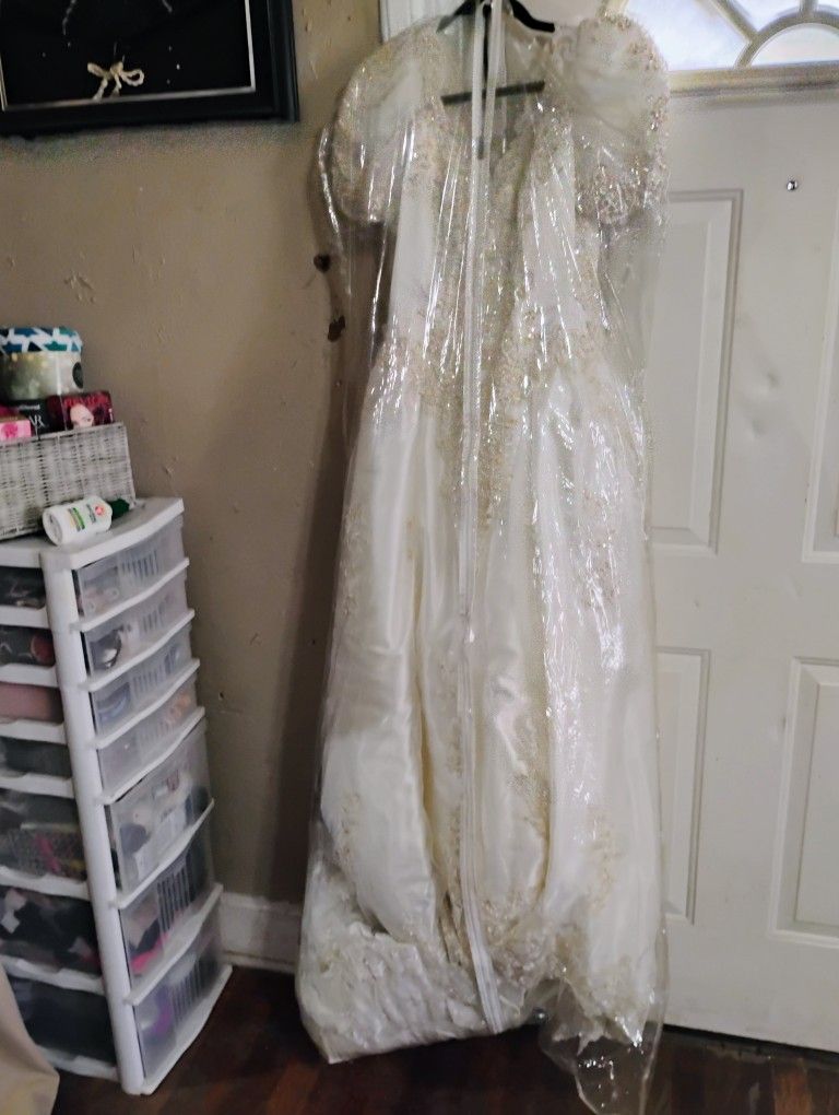 Beautiful Pearl And Sequin Wedding Dress Size 4