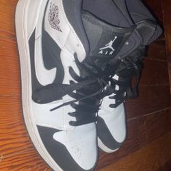 Jordan 1 Mids (size 11 mens)