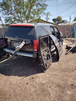 Free Escalade body . Parts or scrap only body