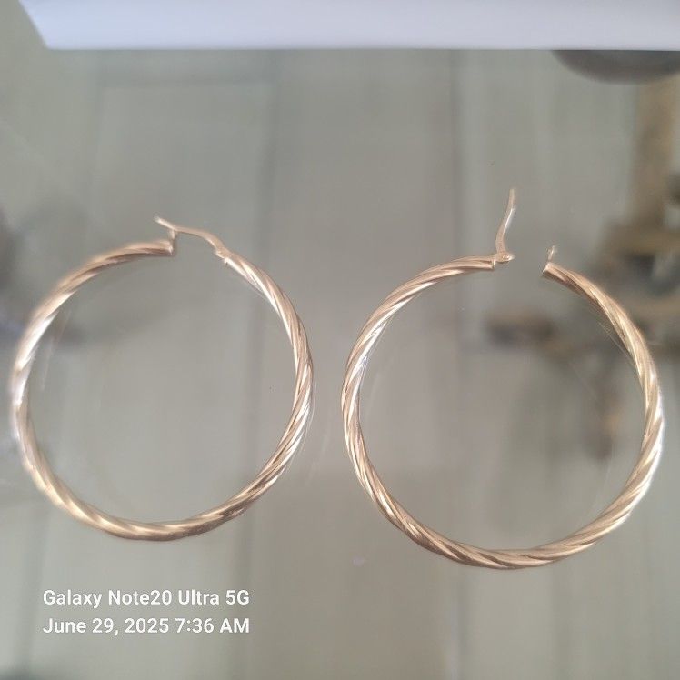 14k Gold NEW EARRINGS
