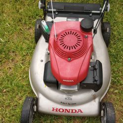 Honda Lawn Mower Self Propelled. With Out Bag 