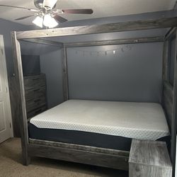 Gray wood queen bedroom set
