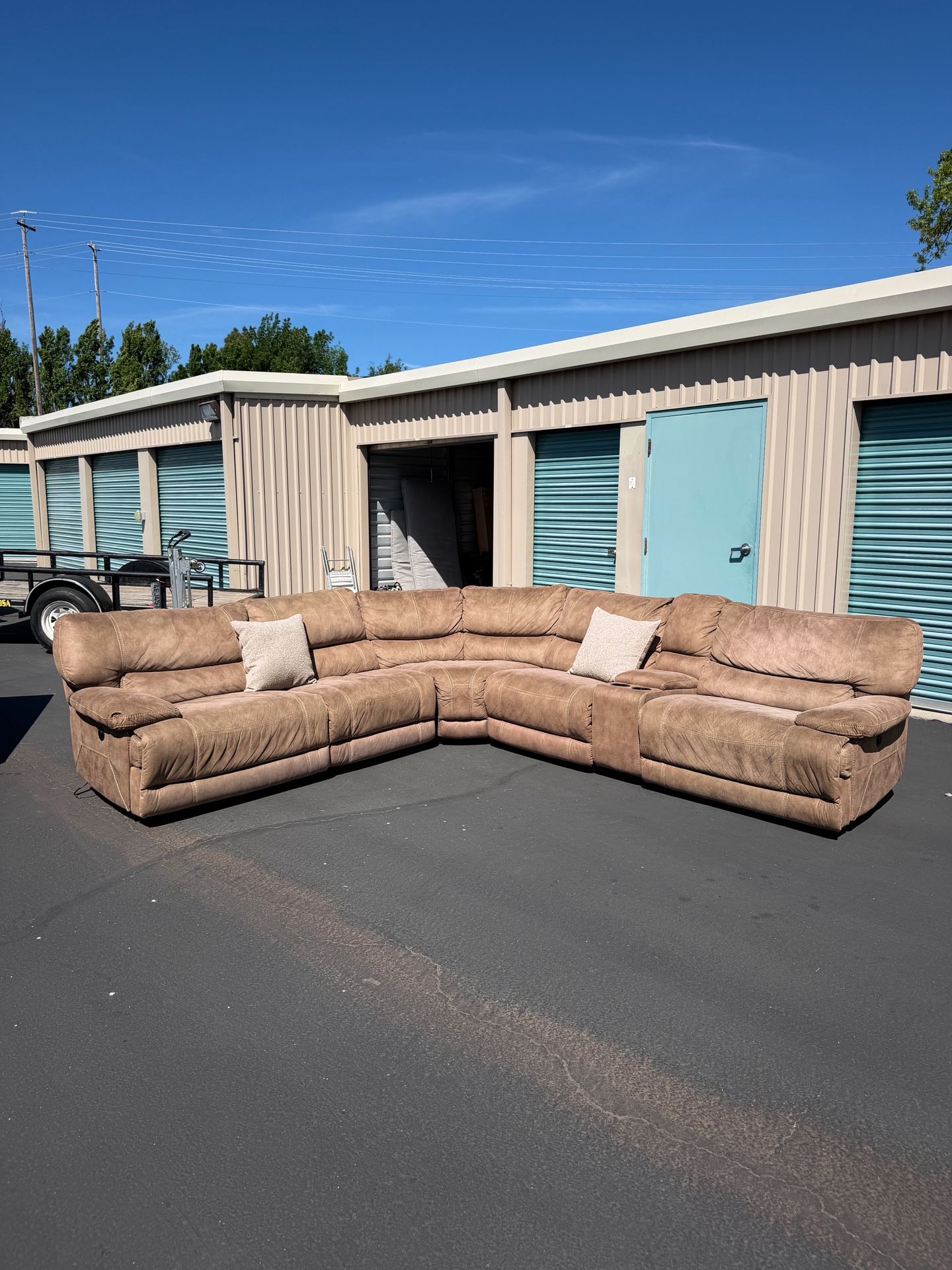 đźššDELIVERY- Large Beige Sectional Sofa W/ Electric Recliner