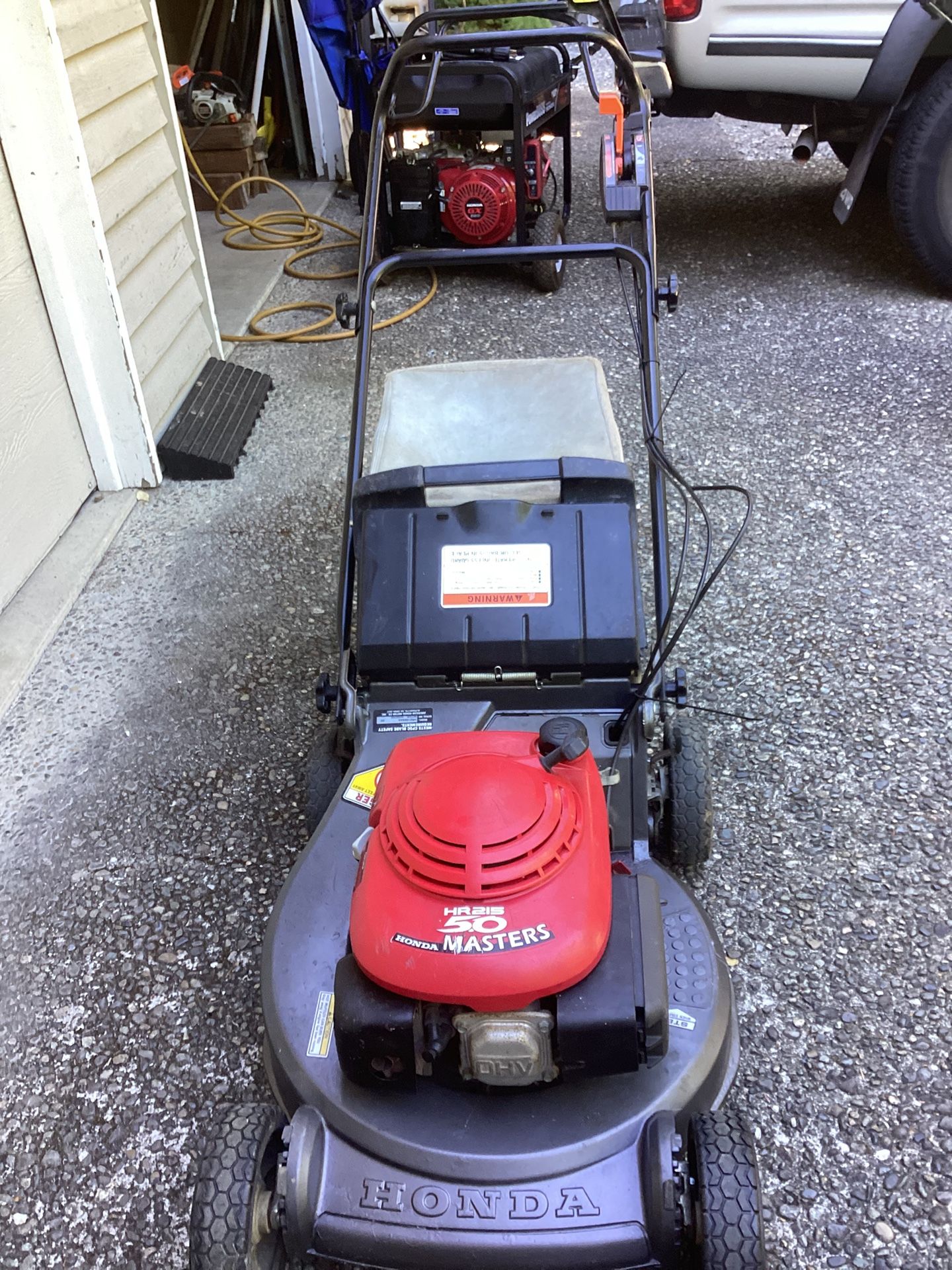 Honda HR215 Masters Lawn Mowers / Hydrostatic Transmission With Shaft Drive / Aluminum Deck / 5HP OHVEngine 