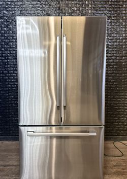 SAMSUNG REFRIGERATOR w/WARRANTY! R3579A