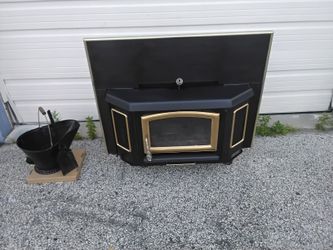Nice Black The Earth Stove With Electric Fan Heavy Duty Cast Iron Uint OEM Super Clean Like New.