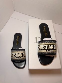 Women sandals size 5