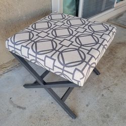 Small Accent Stool /bech 