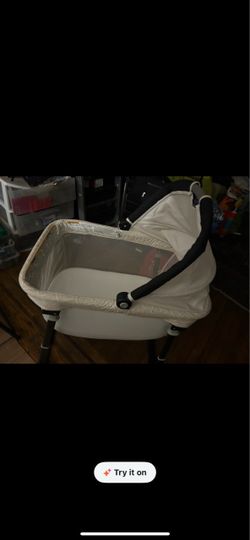 Graco Pack 'n Play Portable Bassinet