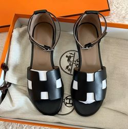 (40) Hermes Santorini Sandals Black