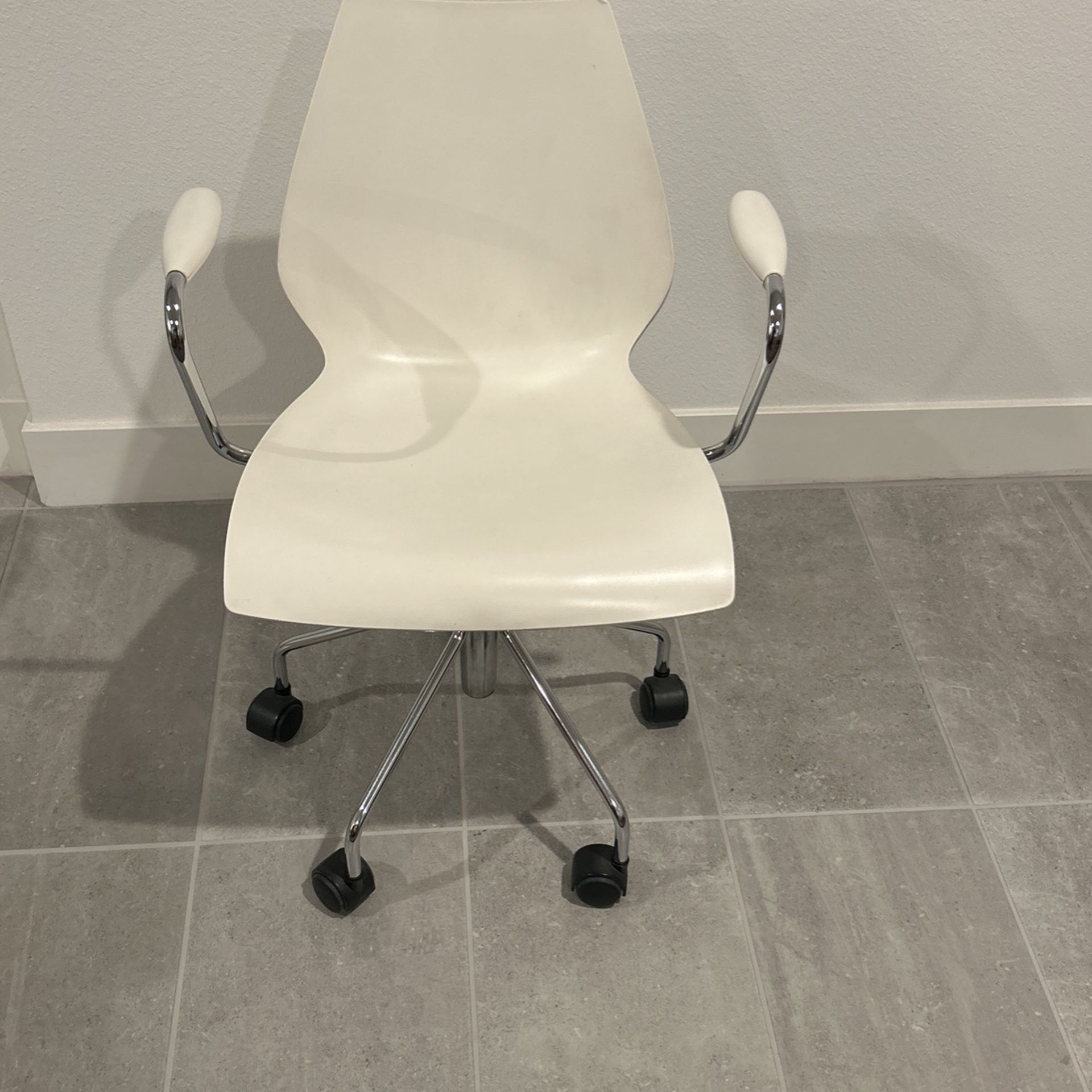Maui Chair By Kartell By Vico Magistretti. Made In Italy