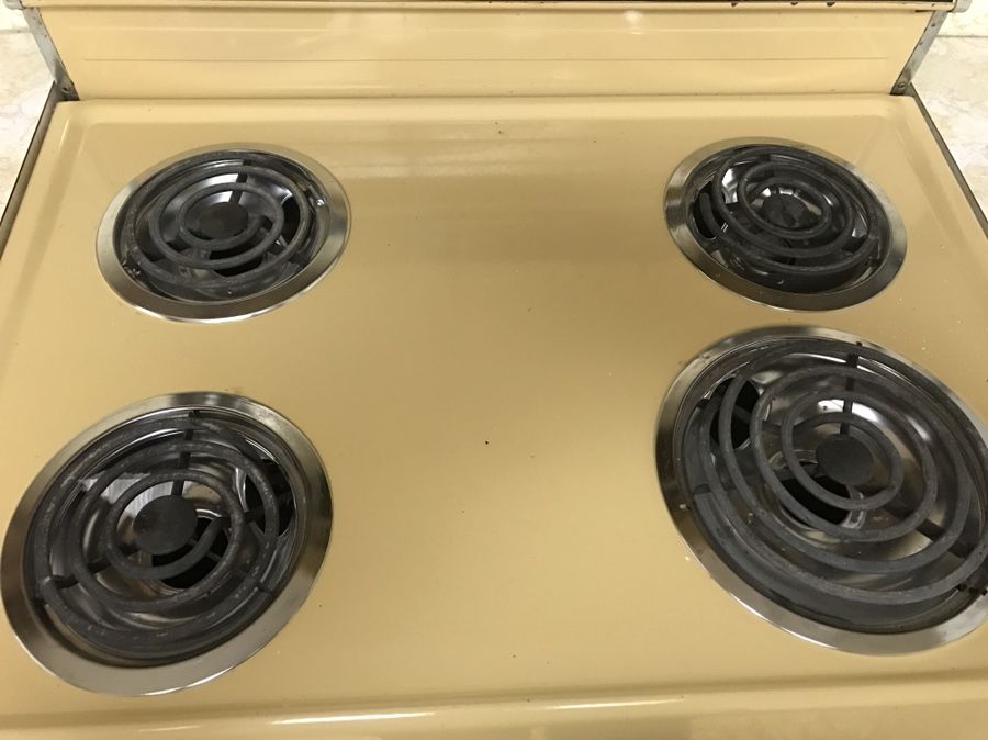 Vintage Kenmore Harvest Gold stove with hood for Sale in Port Richey