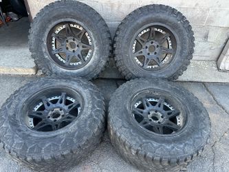 Moto Metal Jeep 18 wheels and old tires Wrangler Cherokee, gladiator