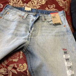 New Levi’s  For Men Size  28x32 