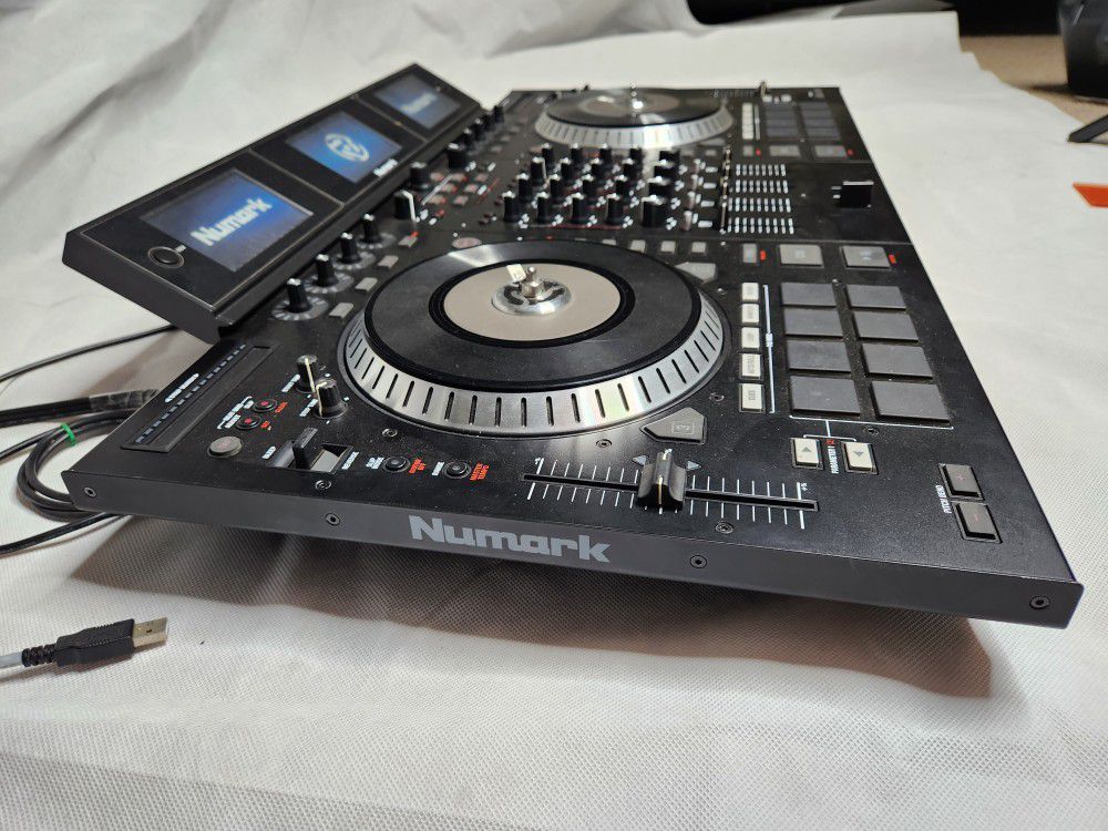 Numark NS7III DJ CONTROLLER with Screens