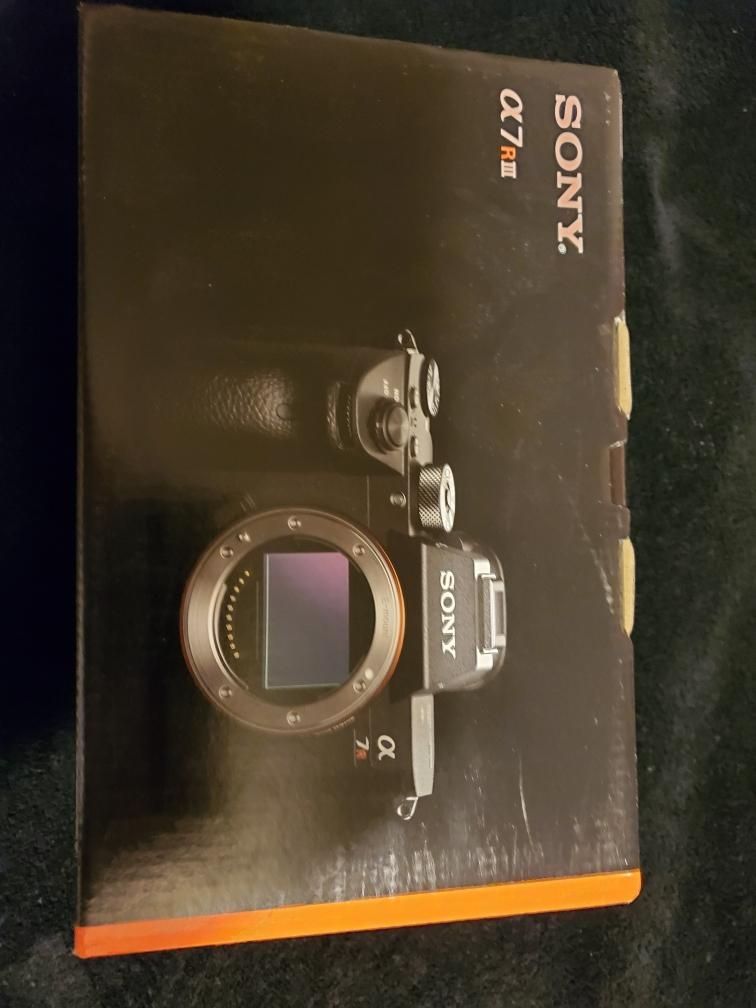 Sony A7R-3 Body Only