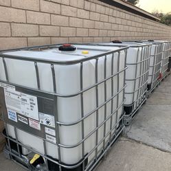250 gallon water tanks