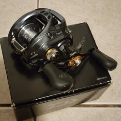 Daiwa TATULA SV TW 103H BAITCASTER REEL GEAR RATIO 6.3 IS LIKE BRAND NEW 