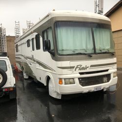 2004 Fleetwood Flair RV 33R