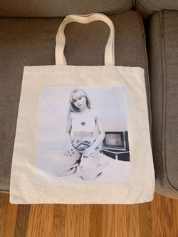 Sabrina Carpenter Tote Bag